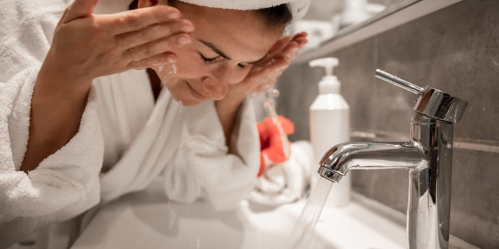 Fact check: Hot or cold water, what is the right way to wash your face?